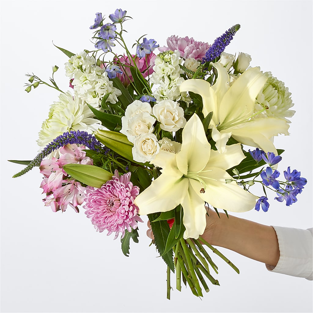 Winter Celebration Bouquet – HONEY BEES FLORAL & MORE, Lucedale MS