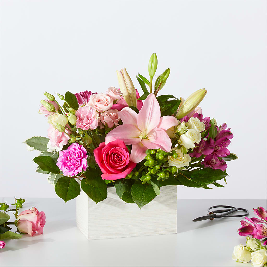 Sweetberry Box – A Florist Original – HONEY BEES FLORAL & MORE, Lucedale MS