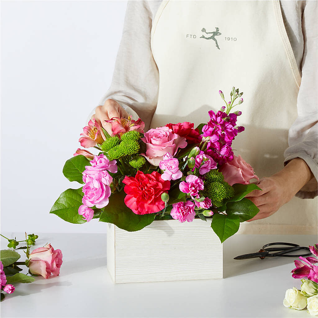 Sweetberry Box – A Florist Original – HONEY BEES FLORAL & MORE, Lucedale MS