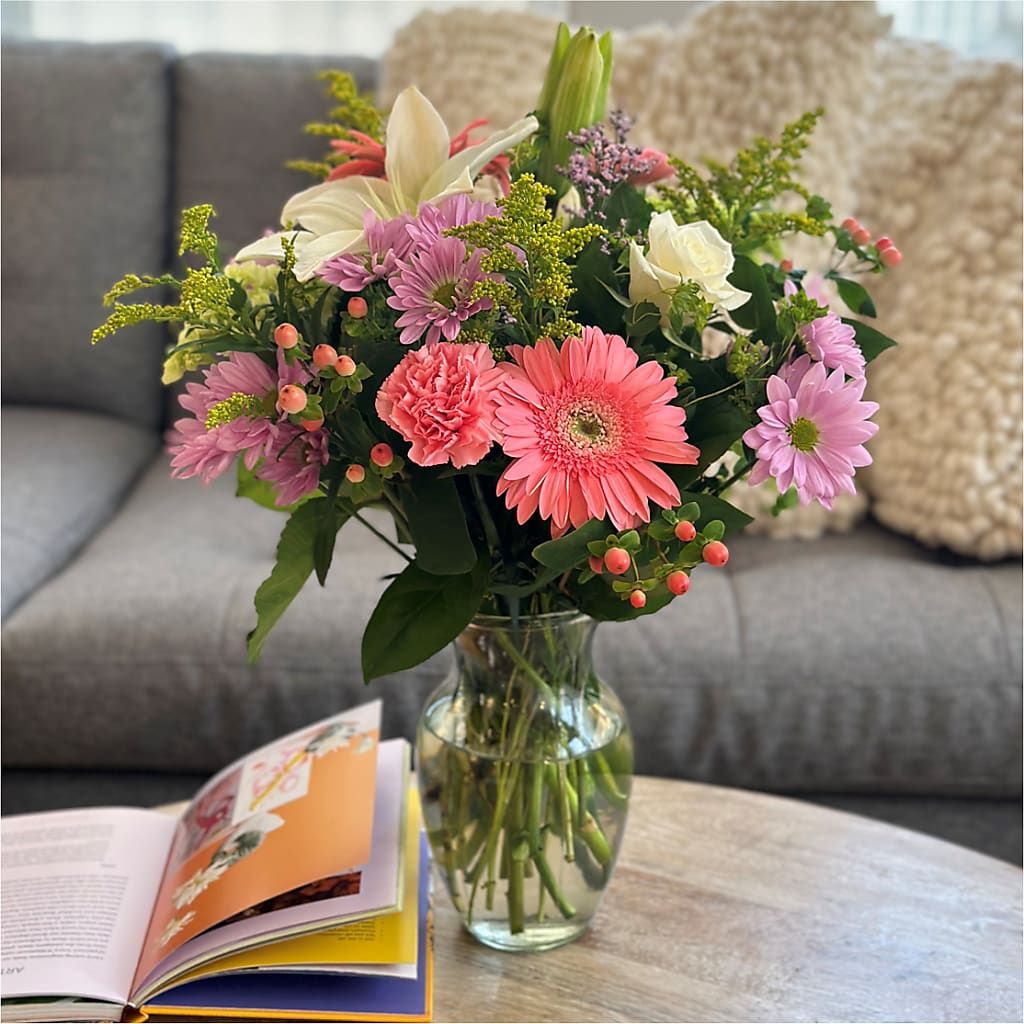 Pastel Tradition - A Florist Original – HONEY BEES FLORAL & MORE, Lucedale MS