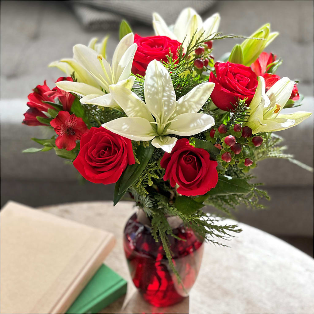 Evergreen Delight Bouquet – HONEY BEES FLORAL & MORE, Lucedale MS