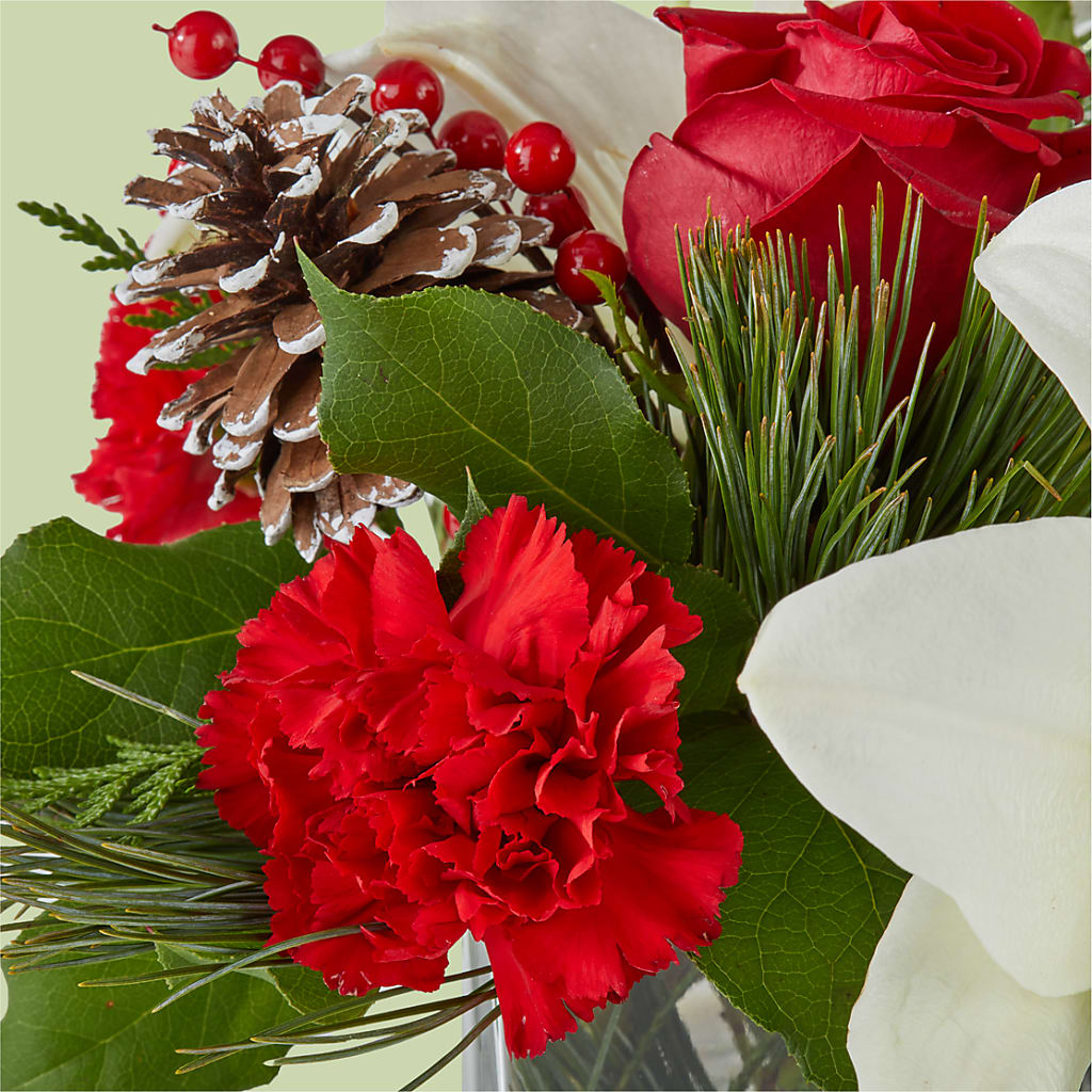 Glistening Icicles Bouquet – HONEY BEES FLORAL & MORE, Lucedale MS